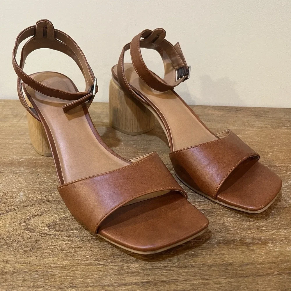 Universal Thread Block Heel Sandals Womens Size 12 Cognac Saddle Ankle Strap